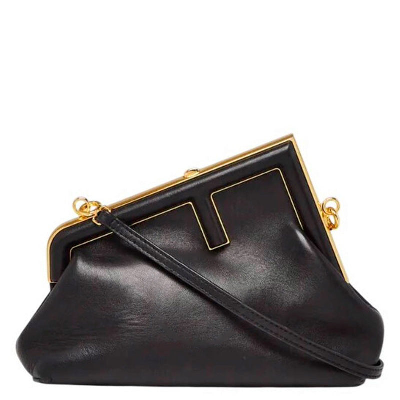 Bolsa Clutch First Small Nappa - Mercado de Luxo - O Maior E-Commerce de Bens, Produtos e Serviços de Luxo do Brasil.