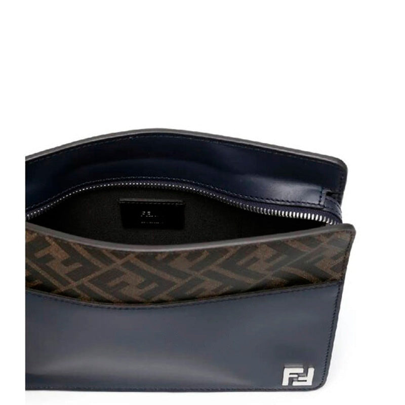 Bolsa Clutch Squared Logo Applique Standing