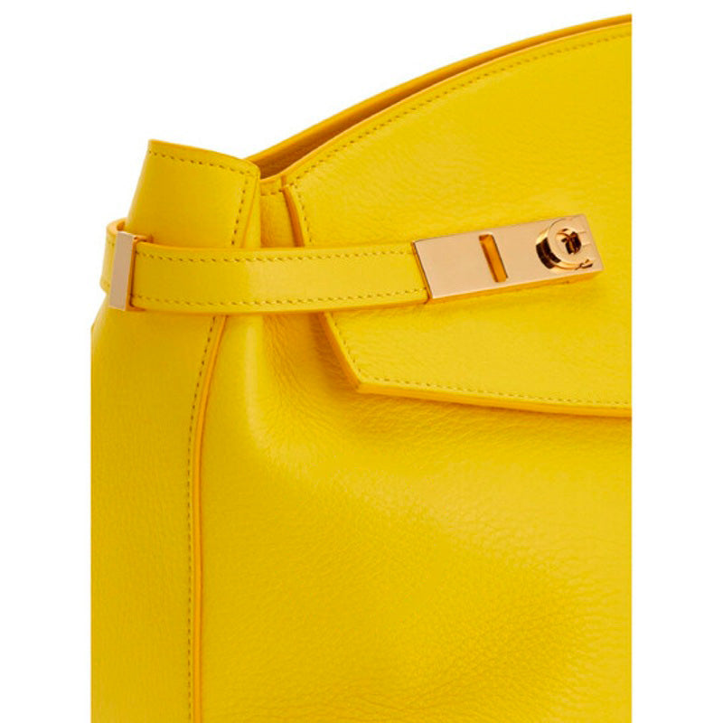 Bolsa Shoulder Hug Gancini Buckled Skin
