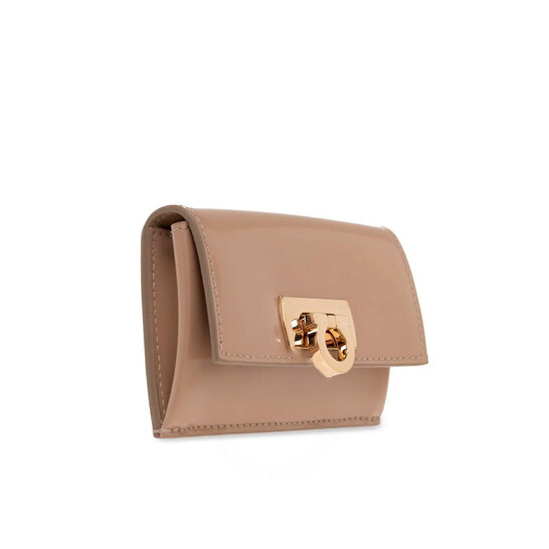 Bolsa Wallet Salvatore With Gancini Clasp - Mercado de Luxo - O Maior E-Commerce de Bens, Produtos e Serviços de Luxo do Brasil.