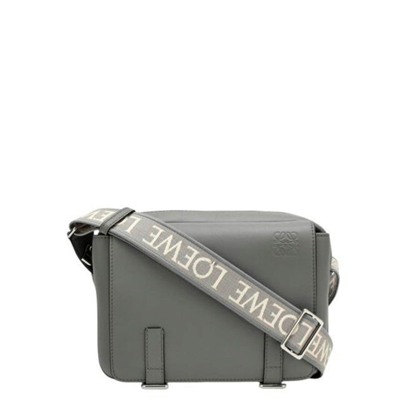 Bolsa Messenger XS Military Asphalt Grey - Mercado de Luxo - O Maior E-Commerce de Bens, Produtos e Serviços de Luxo do Brasil.
