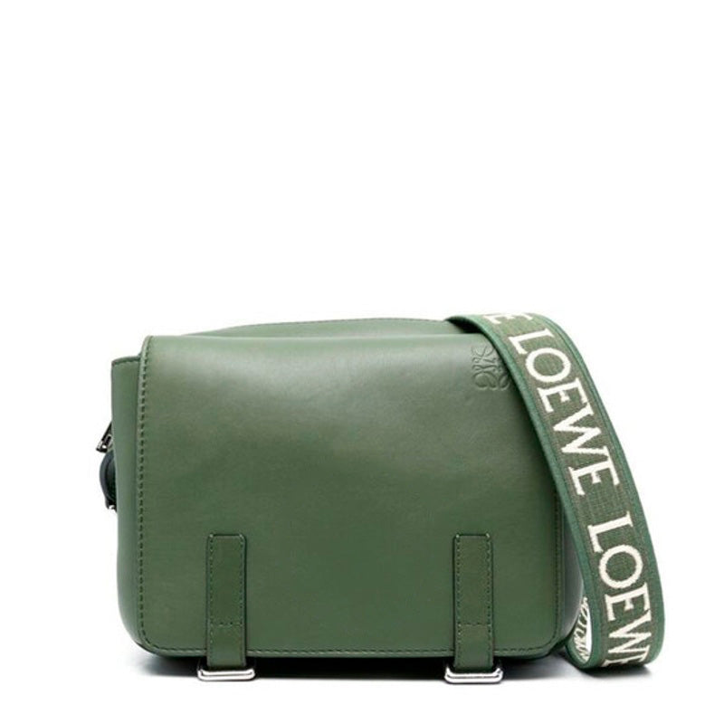 Bolsa Messenger XS Military Hunter Green - Mercado de Luxo - O Maior E-Commerce de Bens, Produtos e Serviços de Luxo do Brasil.