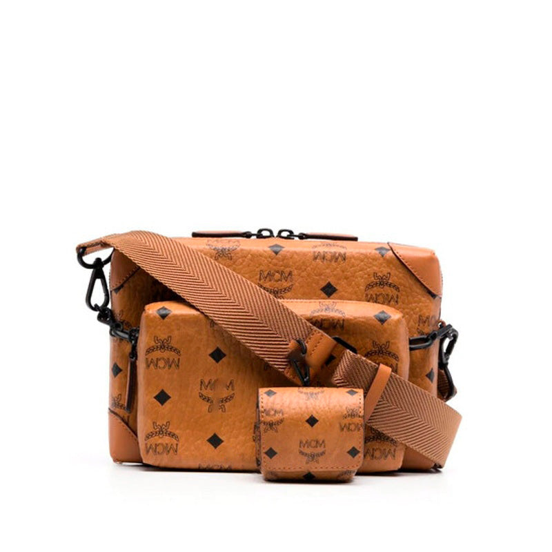 Bolsa Crossbody Soft Berlin Multifunction in Cognac Visetos - Mercado de Luxo - O Maior E-Commerce de Bens, Produtos e Serviços de Luxo do Brasil.