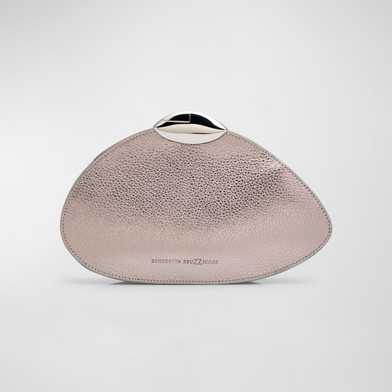 Bolsa Clutch Belle de Jour Ariel Metallic Pouch - Mercado de Luxo - O Maior E-Commerce de Bens, Produtos e Serviços de Luxo do Brasil.