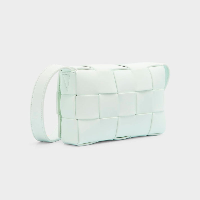 Bolsa Crossbody Cassette Small Urban - Mercado de Luxo - O Maior E-Commerce de Bens, Produtos e Serviços de Luxo do Brasil.