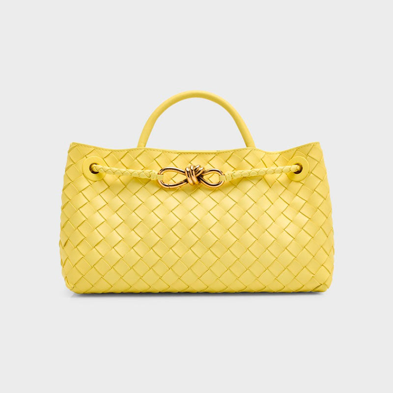 Bolsa Crossbody Small East-West Andiamo - Mercado de Luxo - O Maior E-Commerce de Bens, Produtos e Serviços de Luxo do Brasil.