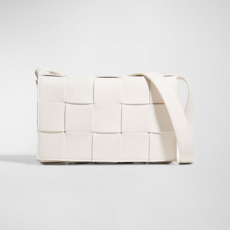 Bolsa Crossbody Cassette - Mercado de Luxo - O Maior E-Commerce de Bens, Produtos e Serviços de Luxo do Brasil.
