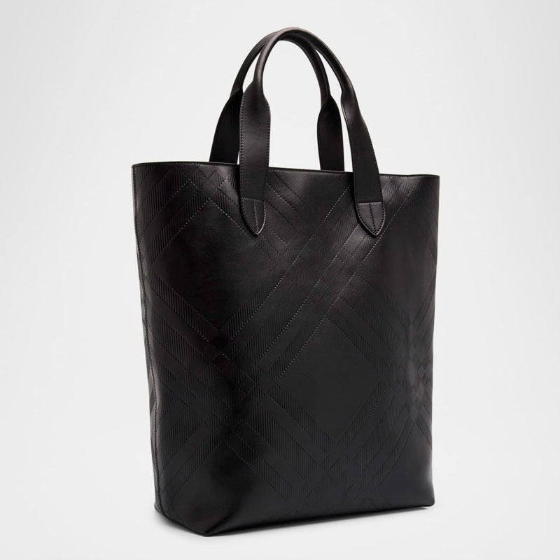 Bolsa Viagem Embossed Check - Mercado de Luxo - O Maior E-Commerce de Bens, Produtos e Serviços de Luxo do Brasil.