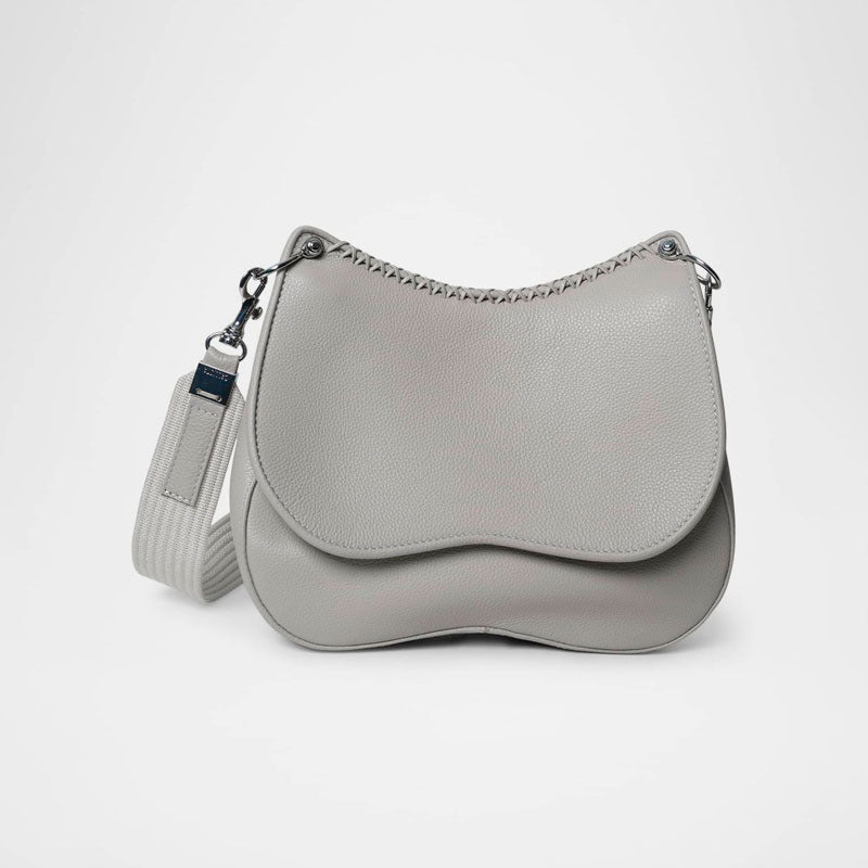 Bolsa Crossbody Medium Saddle Grained Bg - Mercado de Luxo - O Maior E-Commerce de Bens, Produtos e Serviços de Luxo do Brasil.