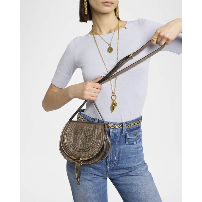Bolsa Crossbody Marcie Small Saddle in Metallic