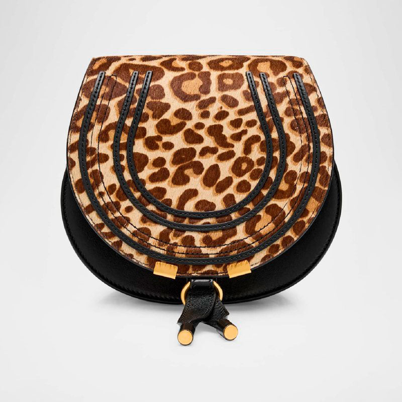 Bolsa Crossbody Marcie Small in Leopard-Print Calf Hair - Mercado de Luxo - O Maior E-Commerce de Bens, Produtos e Serviços de Luxo do Brasil.