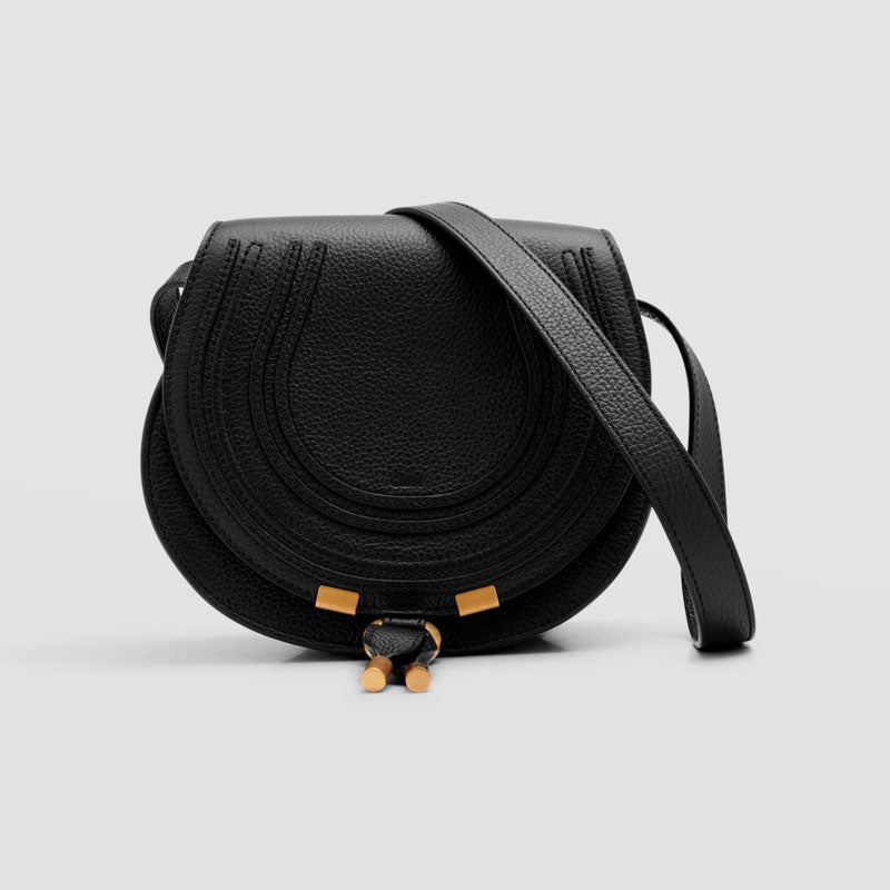 Bolsa Crossbody Marcie Small in Grained Calfskin - Mercado de Luxo - O Maior E-Commerce de Bens, Produtos e Serviços de Luxo do Brasil.