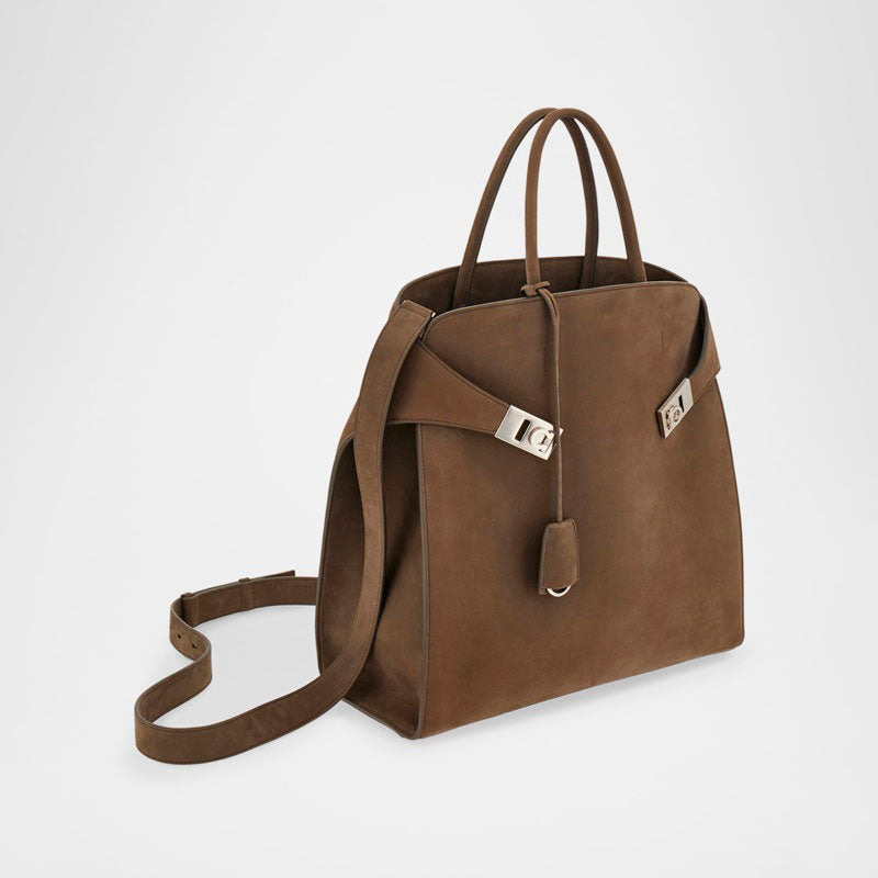 Bolsa Crossbody Hug Hammered Calfskin - Mercado de Luxo - O Maior E-Commerce de Bens, Produtos e Serviços de Luxo do Brasil.