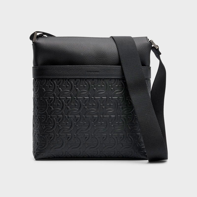 Bolsa Crossbody Gancini Embossed - Mercado de Luxo - O Maior E-Commerce de Bens, Produtos e Serviços de Luxo do Brasil.
