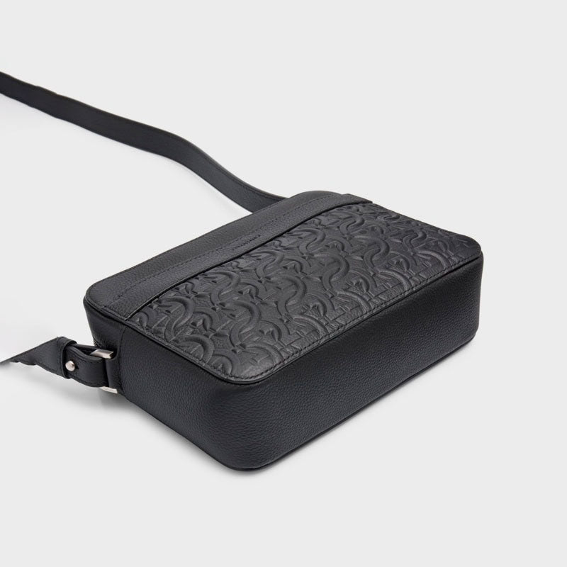 Bolsa Crossbody Embossed Gancini - Mercado de Luxo - O Maior E-Commerce de Bens, Produtos e Serviços de Luxo do Brasil.