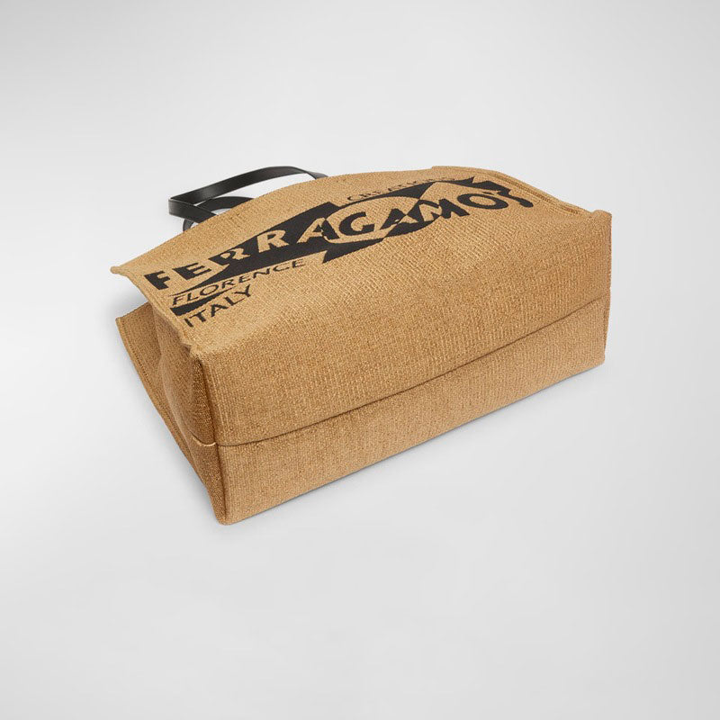 Bolsa Shopper F Signature Raffia - Mercado de Luxo - O Maior E-Commerce de Bens, Produtos e Serviços de Luxo do Brasil.