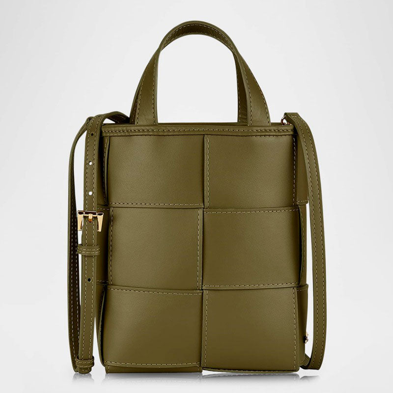 Bolsa Crossbody Chloe Mini Woven - Mercado de Luxo - O Maior E-Commerce de Bens, Produtos e Serviços de Luxo do Brasil.