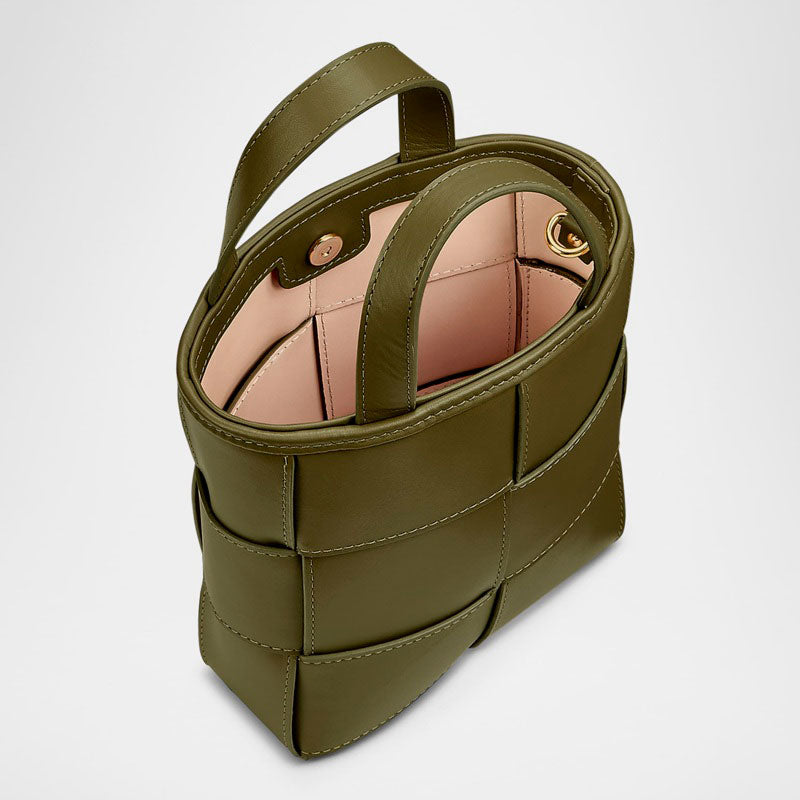 Bolsa Shopper Chloe Mini Woven - Mercado de Luxo - O Maior E-Commerce de Bens, Produtos e Serviços de Luxo do Brasil.