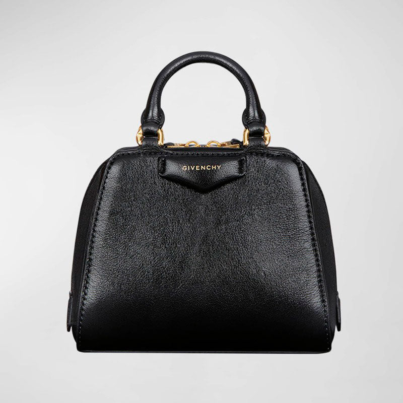 Bolsa Crossbody Antigona Cube Nano  in Shiny Tumbled - Mercado de Luxo - O Maior E-Commerce de Bens, Produtos e Serviços de Luxo do Brasil.