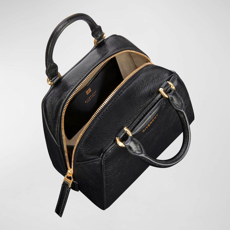 Bolsa Handle Antigona Cube Nano  in Shiny Tumbled - Mercado de Luxo - O Maior E-Commerce de Bens, Produtos e Serviços de Luxo do Brasil.