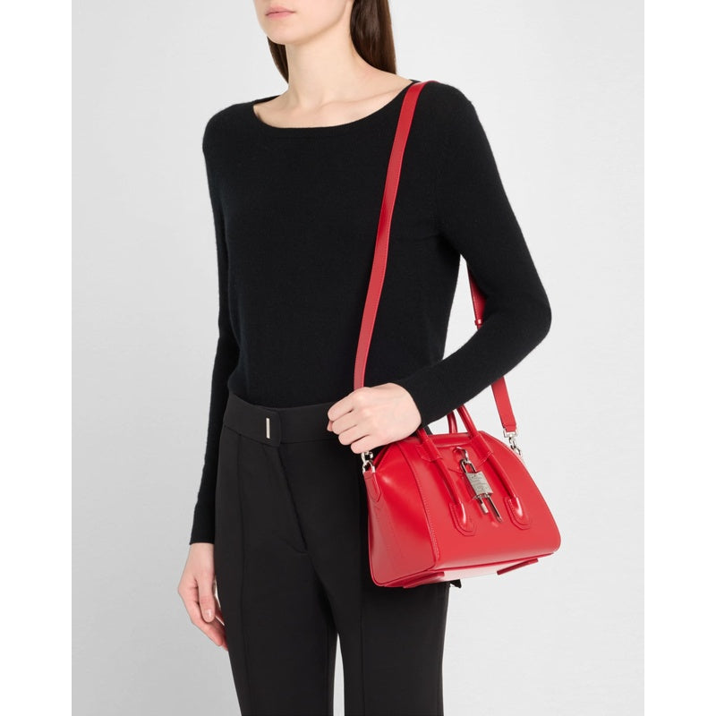 Bolsa Shoulder Antigona Lock Mini in Box