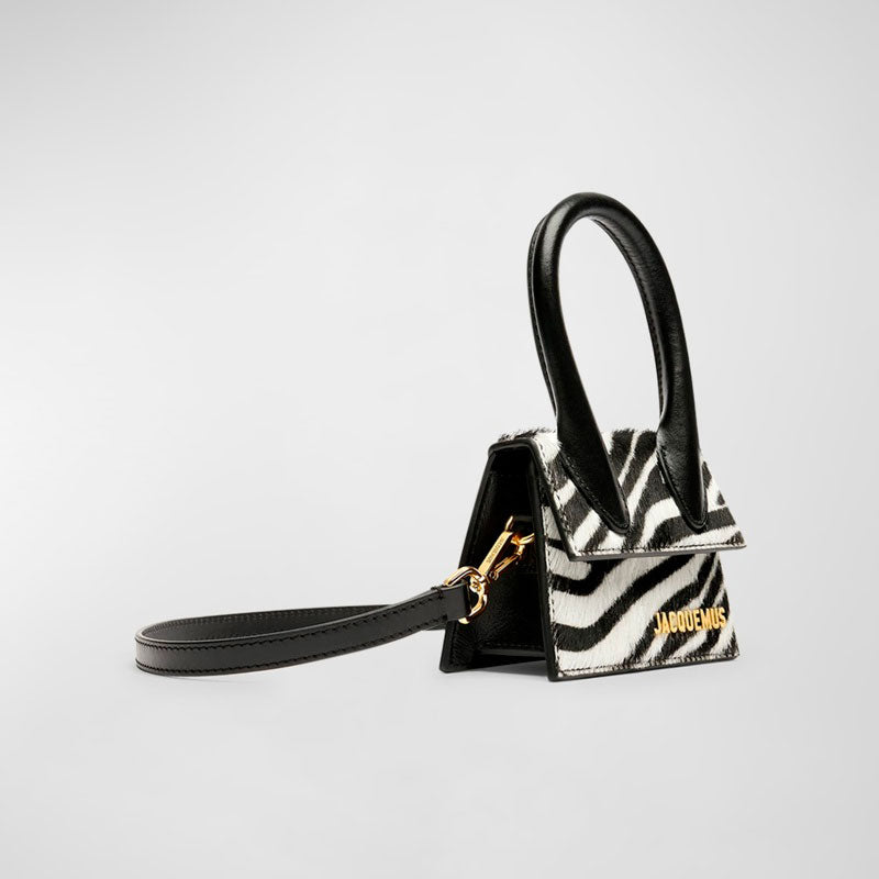 Bolsa Handle Le Chiquito Zebra Printed  - Mercado de Luxo - O Maior E-Commerce de Bens, Produtos e Serviços de Luxo do Brasil.