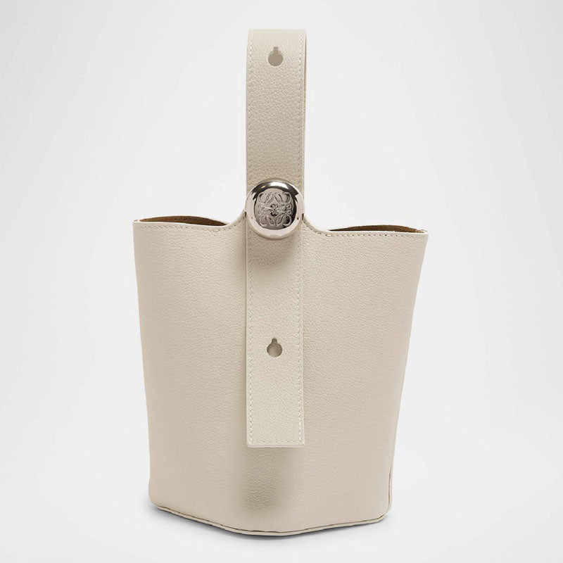 Bolsa Shoulder Mini Pebble - Mercado de Luxo - O Maior E-Commerce de Bens, Produtos e Serviços de Luxo do Brasil.
