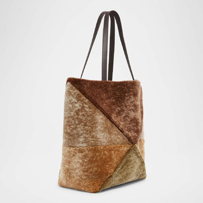 Bolsa Shopper Puzzle Fold Large Sheep Shearling Fur - Mercado de Luxo - O Maior E-Commerce de Bens, Produtos e Serviços de Luxo do Brasil.