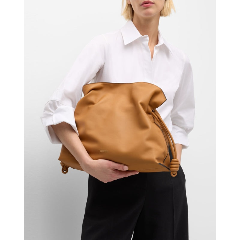 Bolsa Shoulder Flamenco Large in Napa with Golden Foil Anagram
