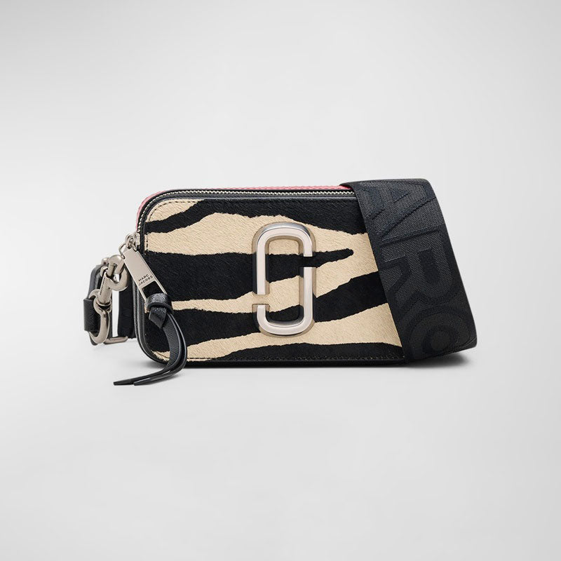 Bolsa Crossbody The Zebra Calf Hair Snapshot - Mercado de Luxo - O Maior E-Commerce de Bens, Produtos e Serviços de Luxo do Brasil.