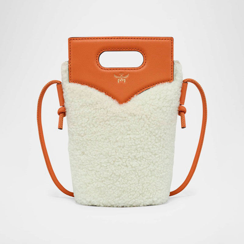 Bolsa Crossbody Flat Lamb Shearling Fur Pouch - Mercado de Luxo - O Maior E-Commerce de Bens, Produtos e Serviços de Luxo do Brasil.