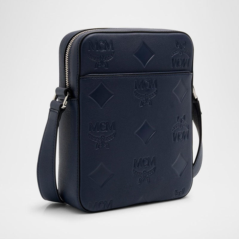 Bolsa Crossbody Klassik Monogram Embossed - Mercado de Luxo - O Maior E-Commerce de Bens, Produtos e Serviços de Luxo do Brasil.