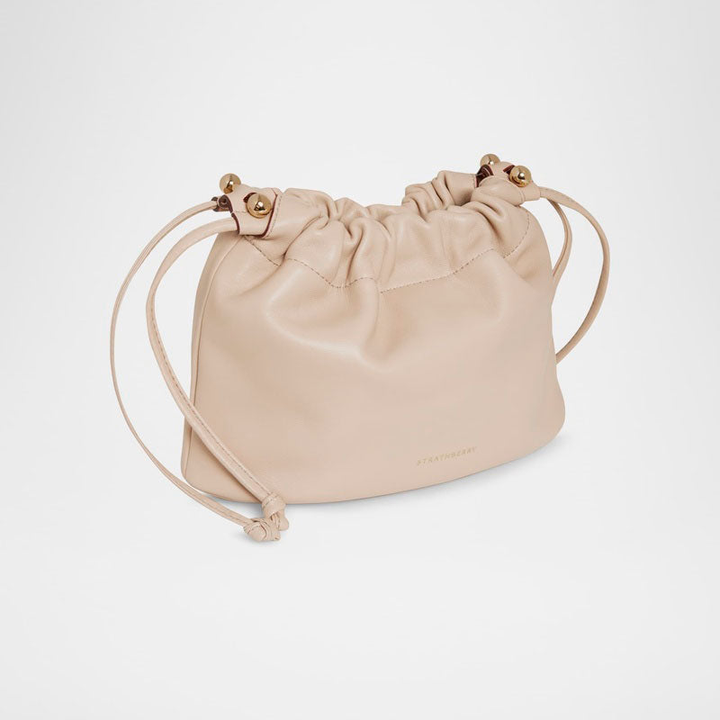 Bolsa Clutch Charlotte Drawstring - Mercado de Luxo - O Maior E-Commerce de Bens, Produtos e Serviços de Luxo do Brasil.