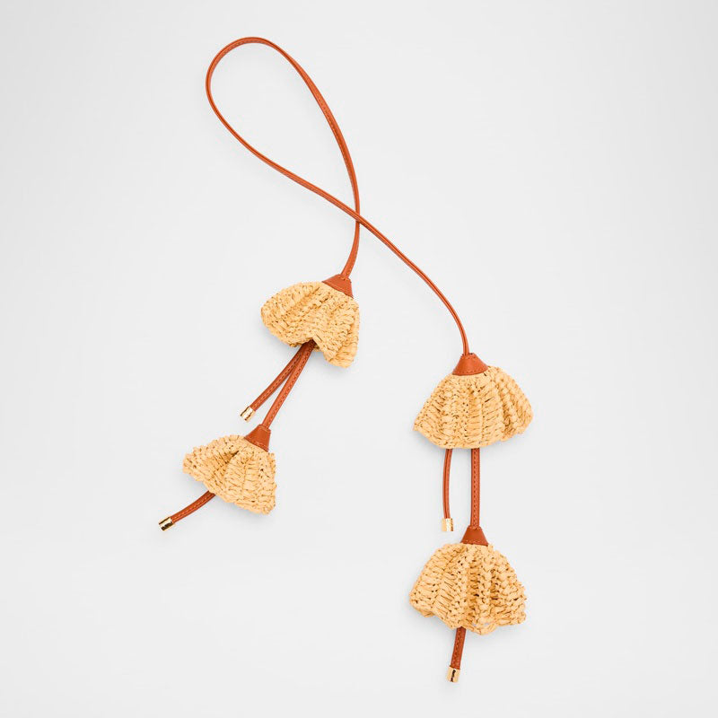 Charms e Acessórios Flower Raffia Charm - Mercado de Luxo - O Maior E-Commerce de Bens, Produtos e Serviços de Luxo do Brasil.