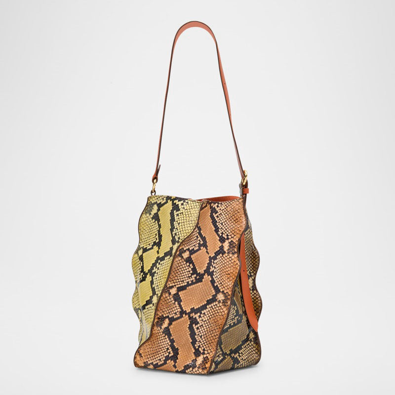 Bolsa Bucket Adria Pleated Wave Snakeskin-Embossed - Mercado de Luxo - O Maior E-Commerce de Bens, Produtos e Serviços de Luxo do Brasil.
