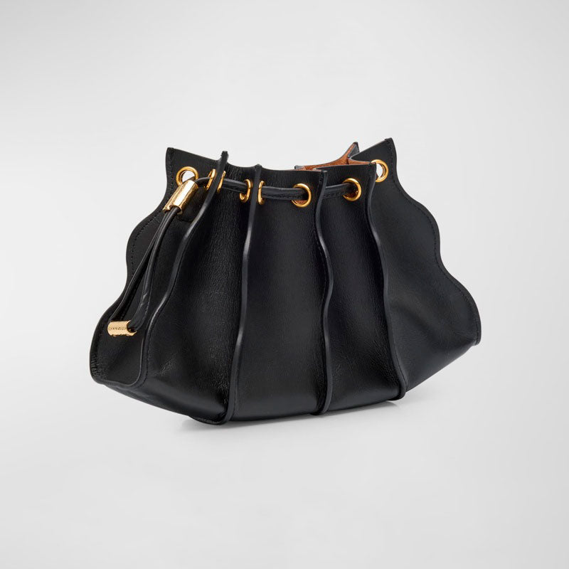 Bolsa Wallet Adria Pleated Wave Wristlet - Mercado de Luxo - O Maior E-Commerce de Bens, Produtos e Serviços de Luxo do Brasil.