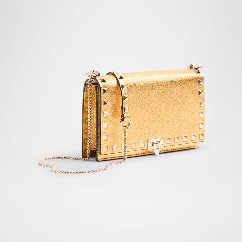 Bolsa Wallet Mini Rockstud Metallic on Chain - Mercado de Luxo - O Maior E-Commerce de Bens, Produtos e Serviços de Luxo do Brasil.