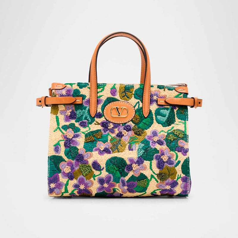 Bolsa Shopper Antibes Small Violet Flower Raffia - Mercado de Luxo - O Maior E-Commerce de Bens, Produtos e Serviços de Luxo do Brasil.