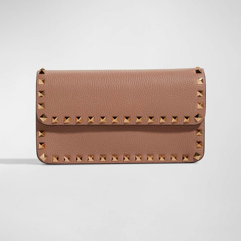 Bolsa Crossbody Rockstud Pouch - Mercado de Luxo - O Maior E-Commerce de Bens, Produtos e Serviços de Luxo do Brasil.