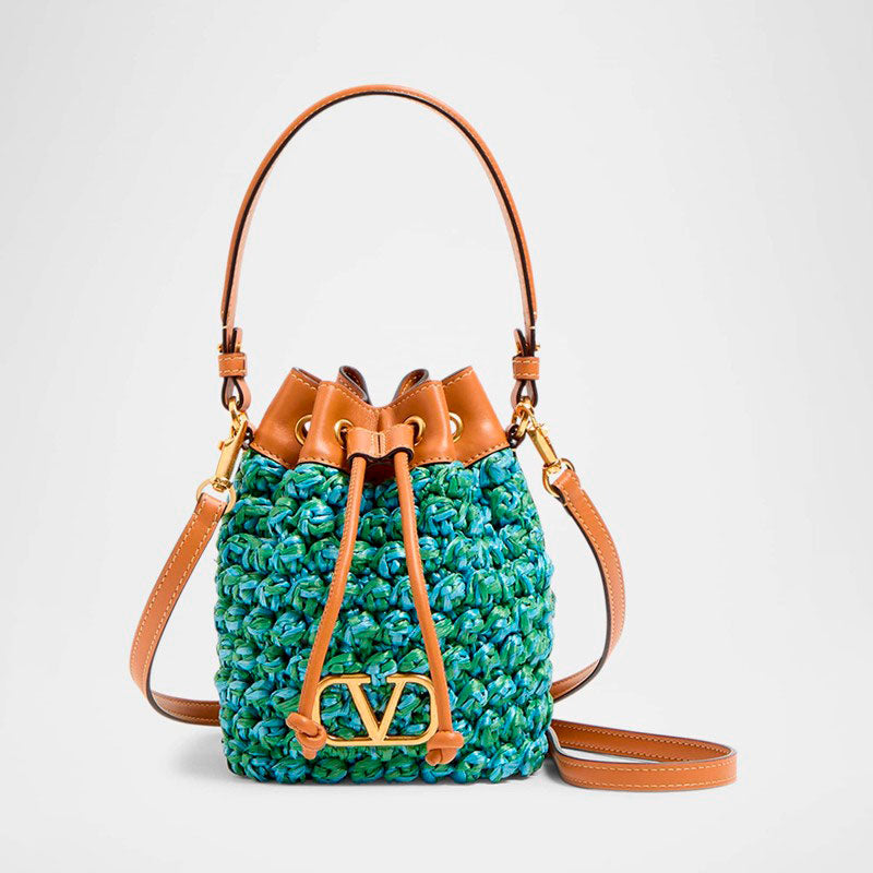 Bolsa Beach VLOGO Signature Mini Drawstring Crochet - Mercado de Luxo - O Maior E-Commerce de Bens, Produtos e Serviços de Luxo do Brasil.