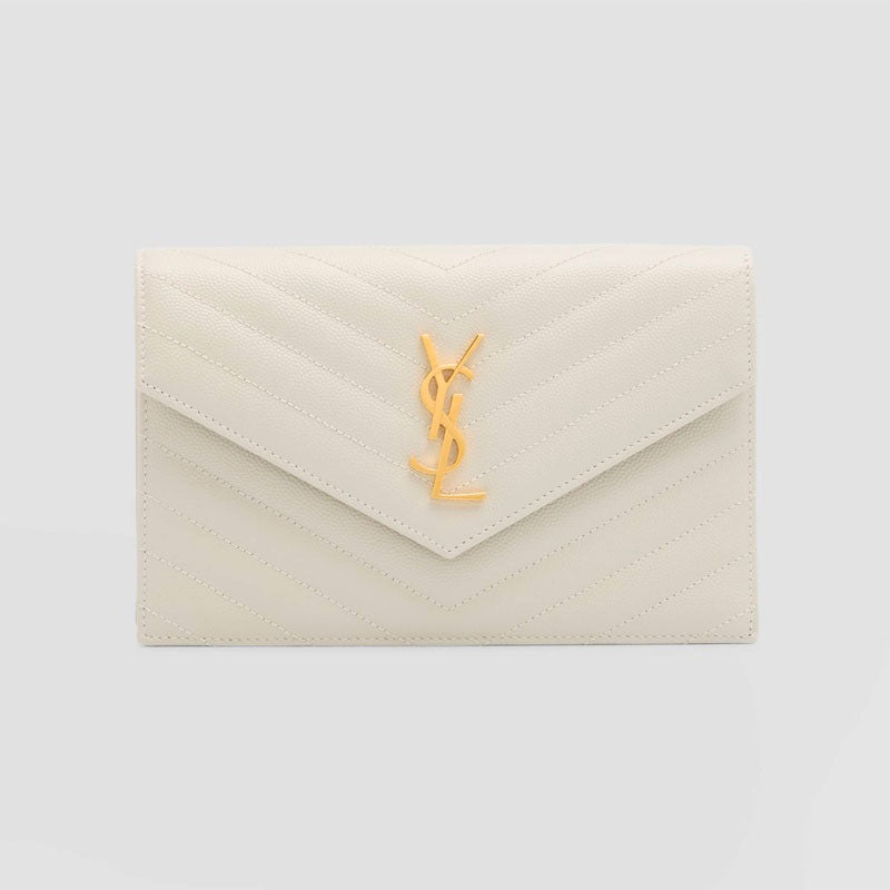 Bolsa Clutch YSL Monogram Small on Chain in Grained - Mercado de Luxo - O Maior E-Commerce de Bens, Produtos e Serviços de Luxo do Brasil.
