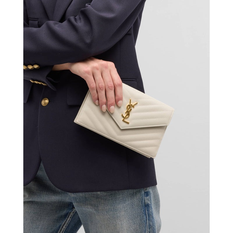 Bolsa Clutch YSL Monogram Small on Chain in Grained