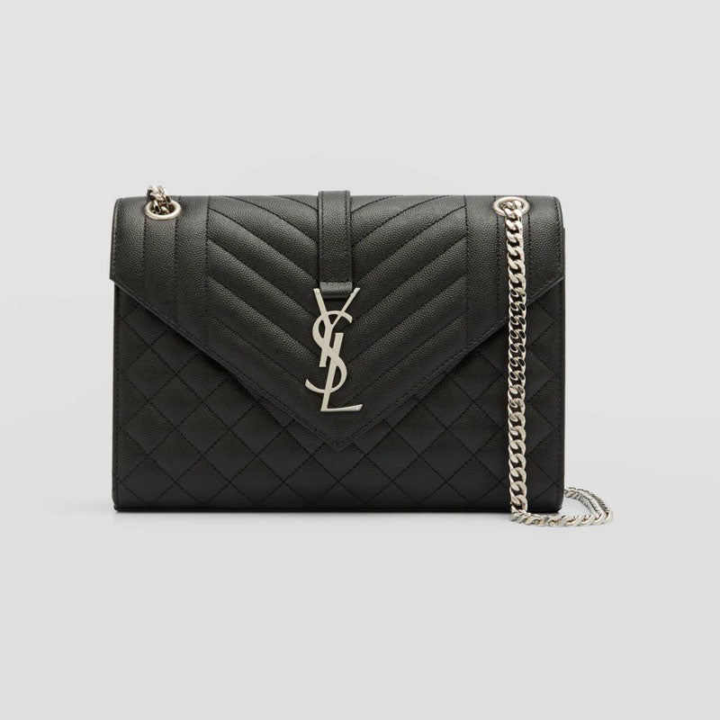 Bolsa Crossbody Envelope Triquilt Medium YSL in Grained - Mercado de Luxo - O Maior E-Commerce de Bens, Produtos e Serviços de Luxo do Brasil.