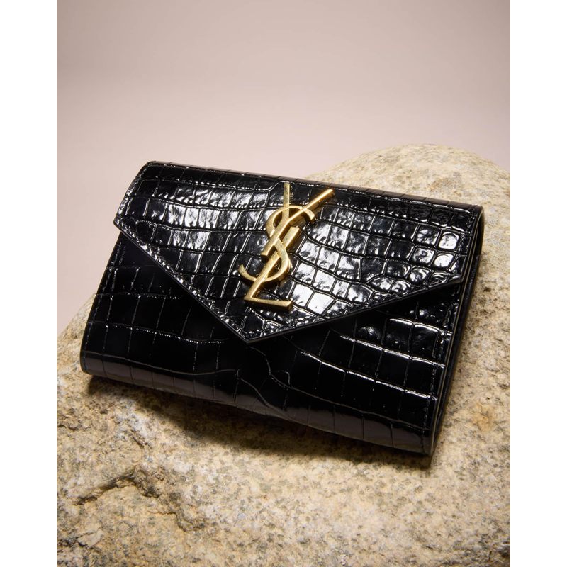 Bolsa Wallet YSL Monogram Small on Chain in Croc-Embossed