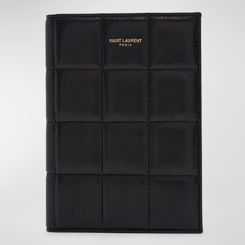 Bolsa Wallet Passport Case in Quilted Smooth - Mercado de Luxo - O Maior E-Commerce de Bens, Produtos e Serviços de Luxo do Brasil.
