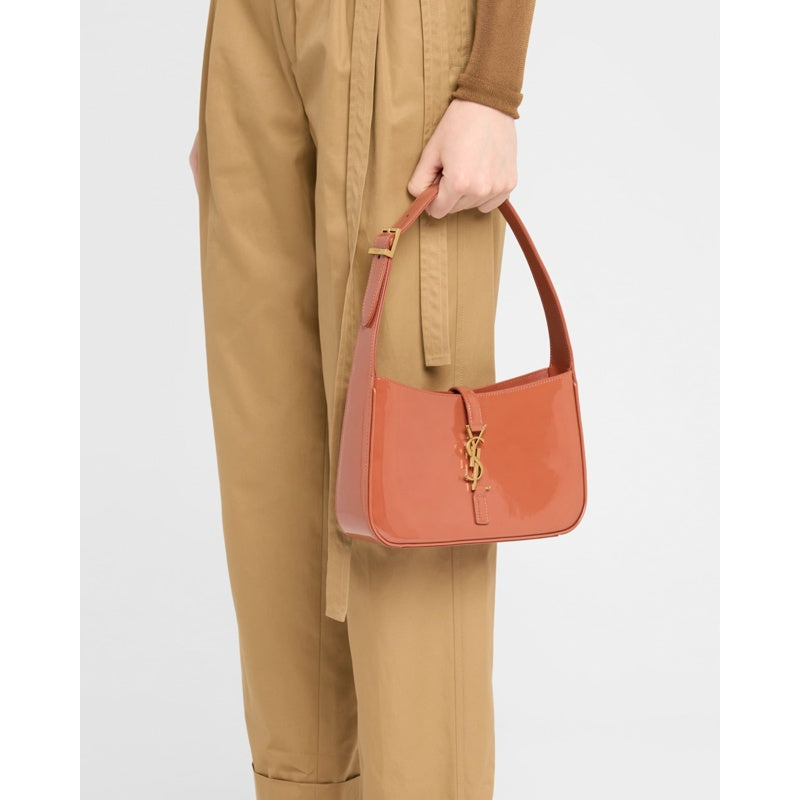 Bolsa Shoulder Le 5 A 7 YSL in Patent