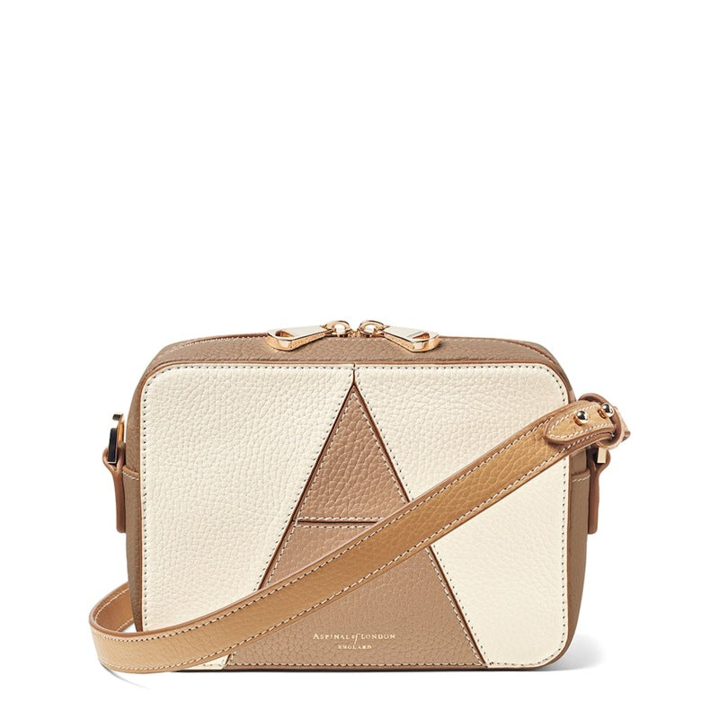 Bolsa Crossbody A' - Mercado de Luxo - O Maior E-Commerce de Bens, Produtos e Serviços de Luxo do Brasil.