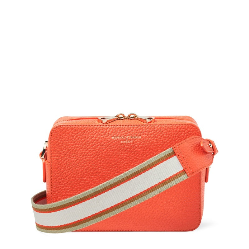 Bolsa Crossbody Camera - Mercado de Luxo - O Maior E-Commerce de Bens, Produtos e Serviços de Luxo do Brasil.