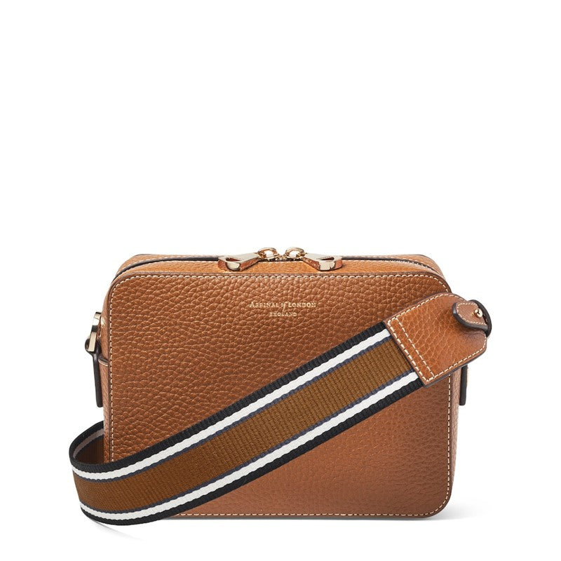 Bolsa Crossbody Camera - Mercado de Luxo - O Maior E-Commerce de Bens, Produtos e Serviços de Luxo do Brasil.