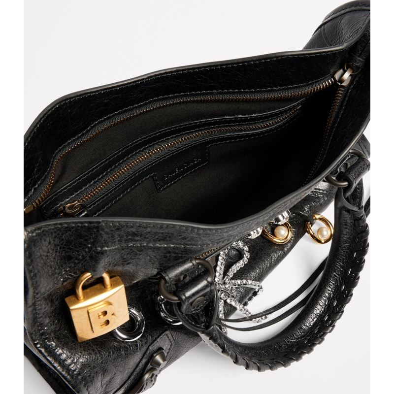 Bolsa Handle Small Lambskin Embellished Le City